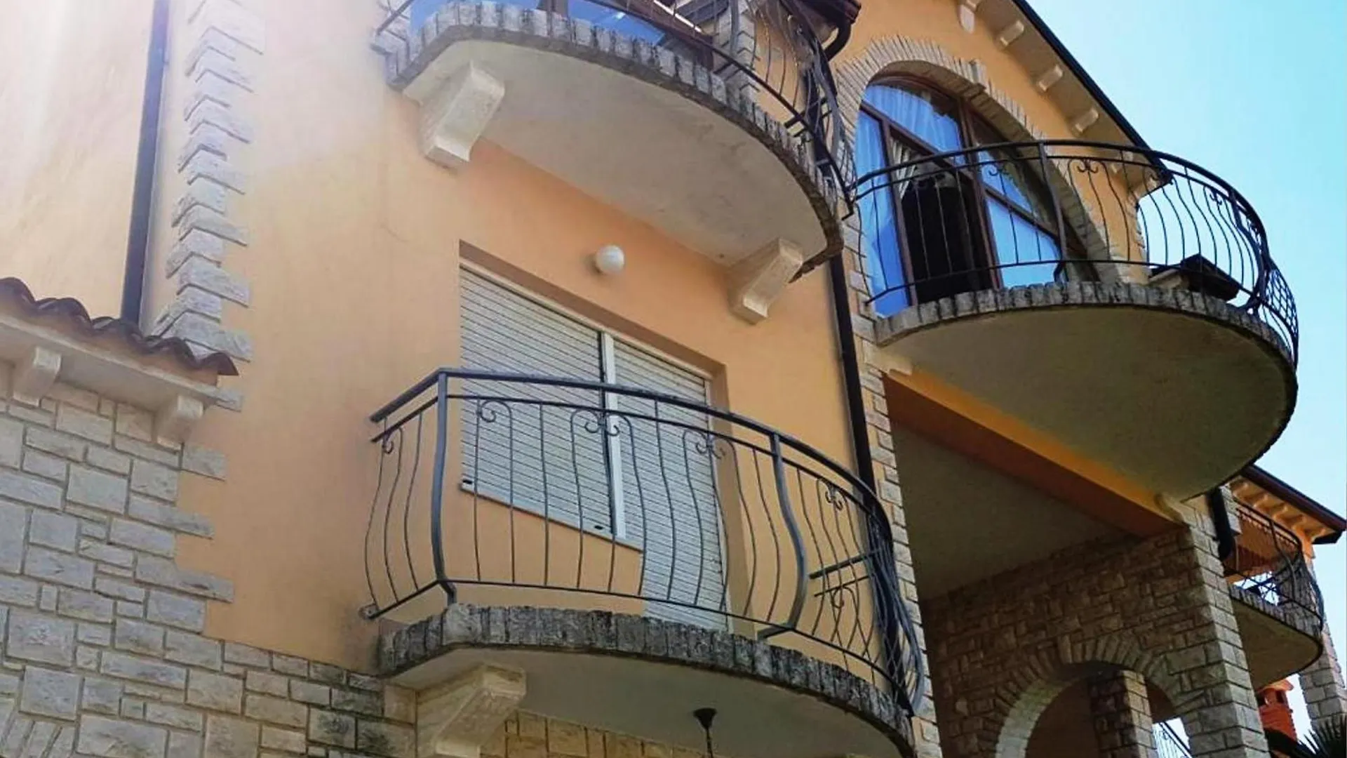 Renata Mare Apartments ロヴィニ