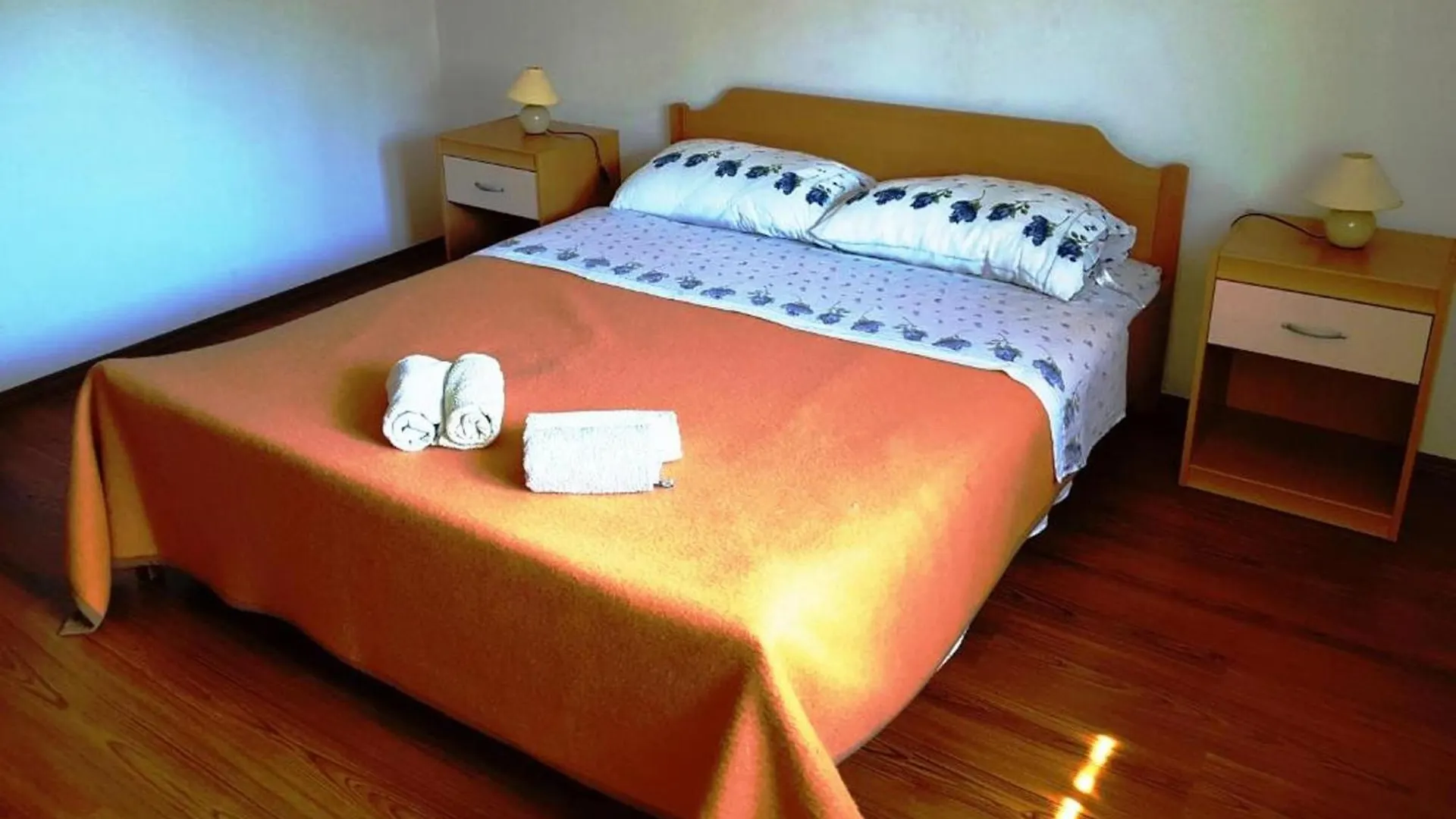 Renata Mare Apartments ロヴィニ